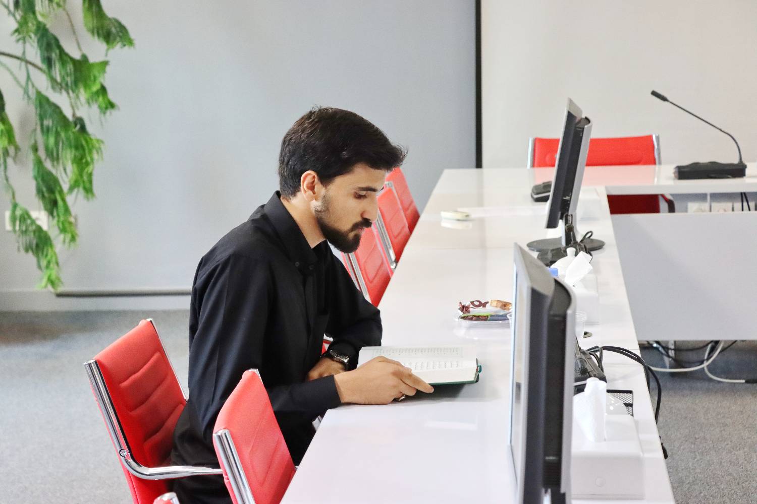 تصاویری از فرآیند مصاحبه مقطع کارشناسی ارشد دانشگاه صداوسیما