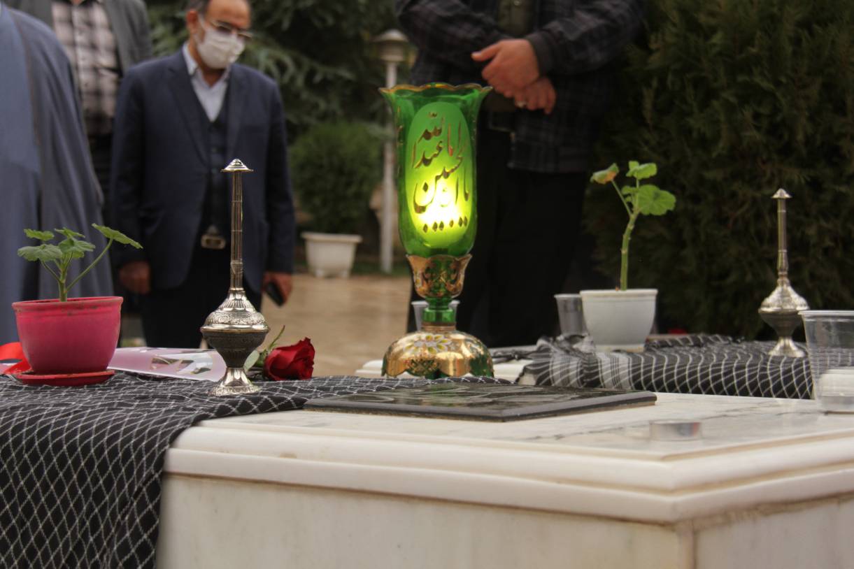 مراسم غبارروبی مزار شهدای دانشگاه