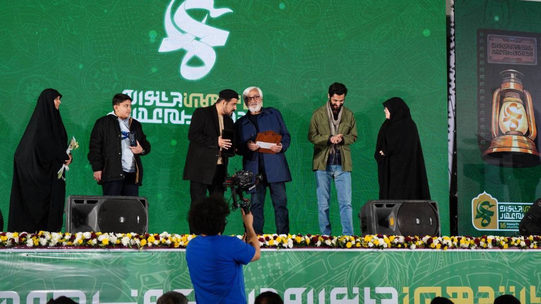 فانوس‌های جشنواره عمار به برگزیدگان رسید/افتخارآفرینی دانش آموختگان دانشکده دین و رسانه قم در جشنواره عمار