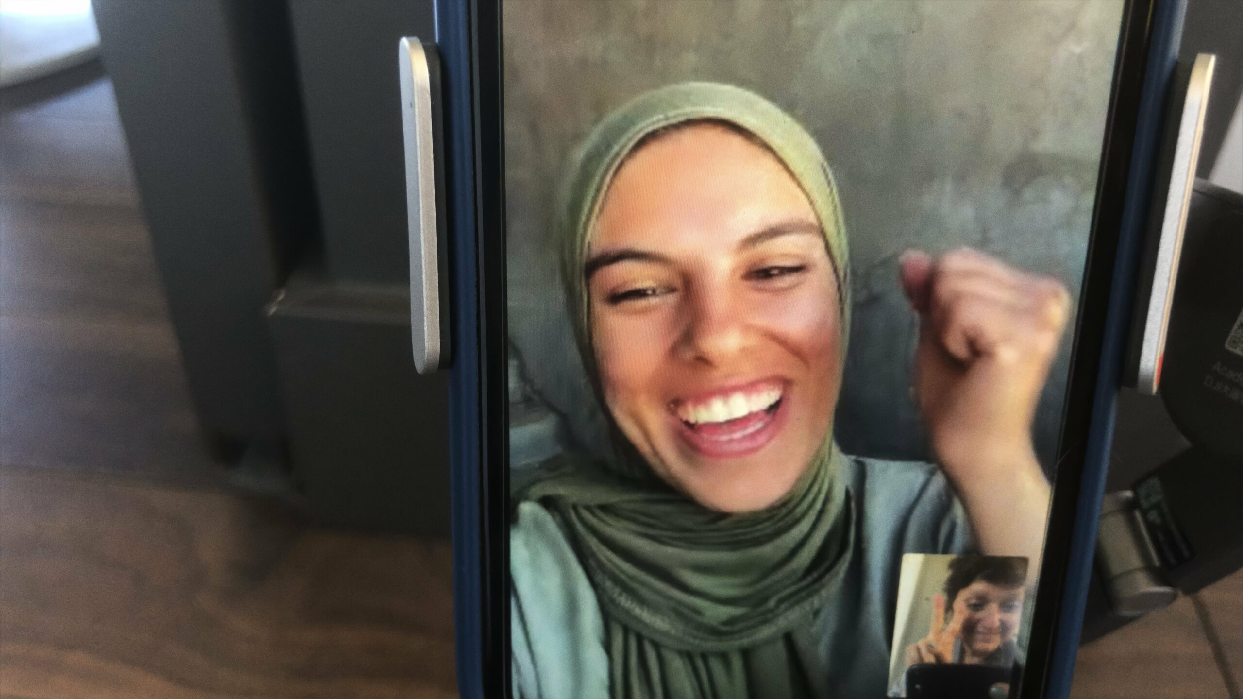 «روحت را بر دستت بگیر و قدم بزن»؛ مواجهۀ فیلم‌ساز دیاسپوریک با عکاس مقاومت