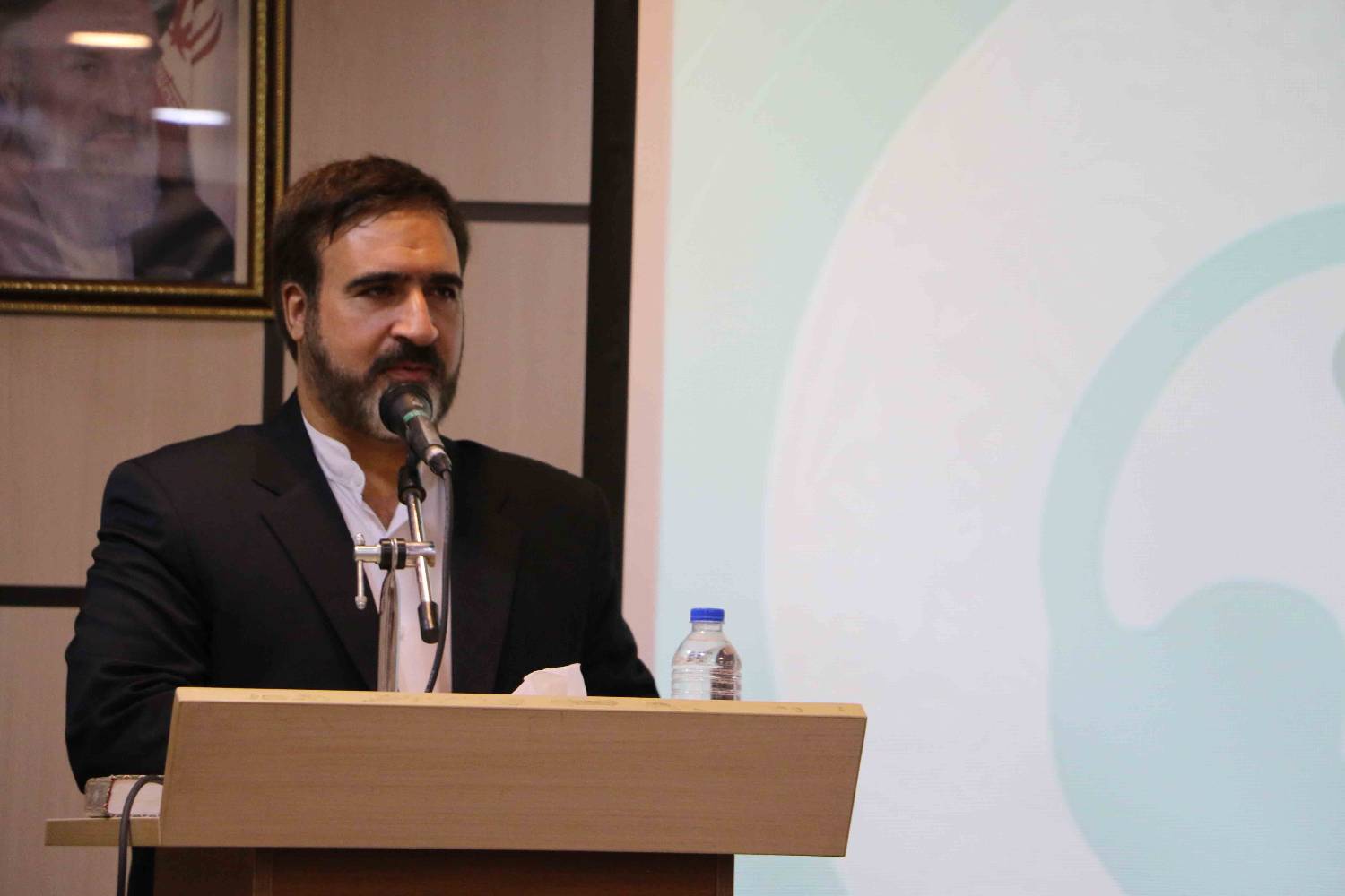دکتر کمال اکبری: