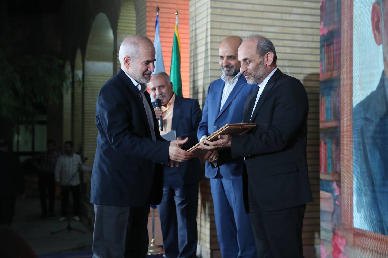 نماهنگی از آیین گرامیداشت مقام معلم در دانشگاه صداوسیما