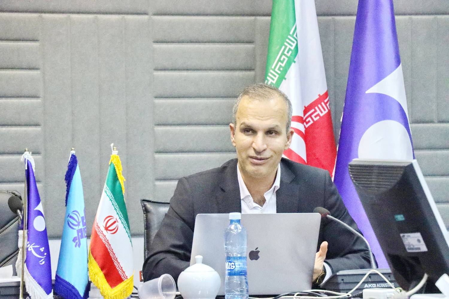 نشست نقد و بررسی کتاب «میدان شهرت در ایران»