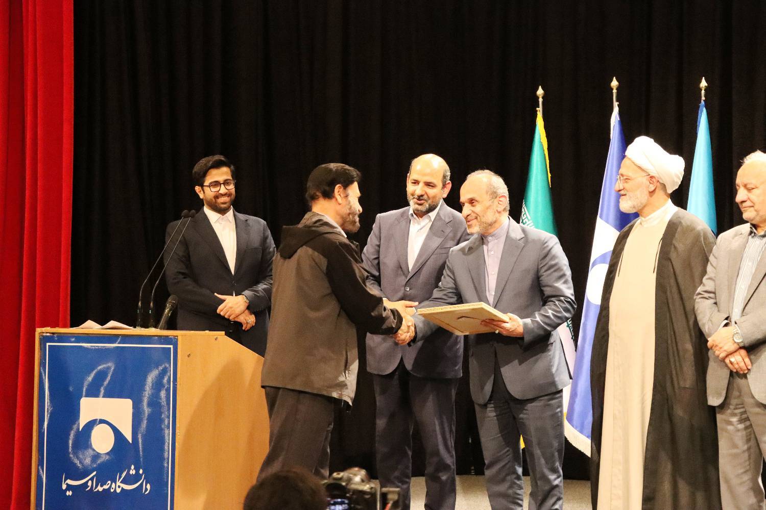 تقدیر از استادان نمونه دانشگاه
